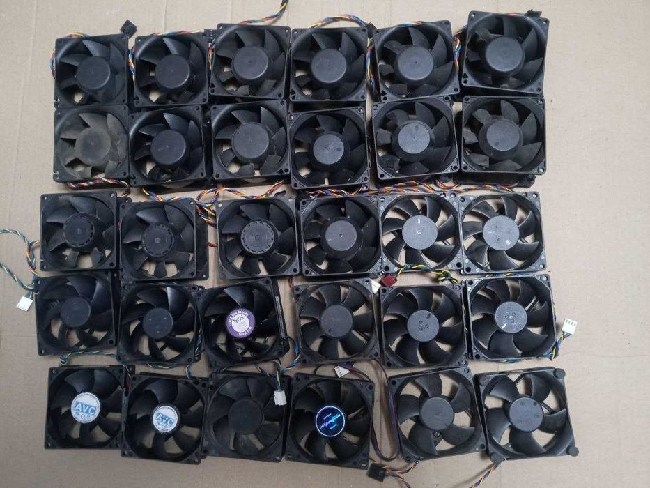 Потужний кулер 12В 80мм 4пін мощный вентилятор 80mm 4pin 12V AVC Delta