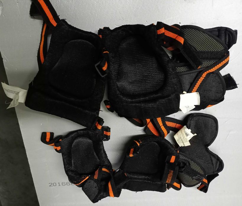 Patins em linha para criança. Inclui proteções.