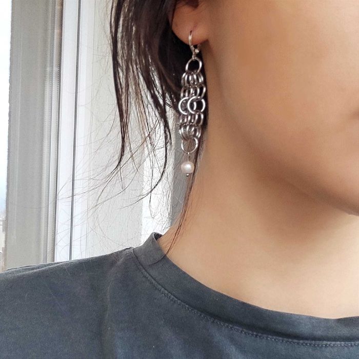 Kolczyki chainmail z perłami biżuteria w stylu wikingów fantasy gotyk