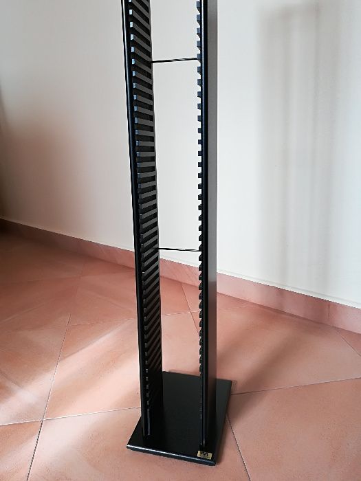 Torre de Madeira (Preta) Porta CDs