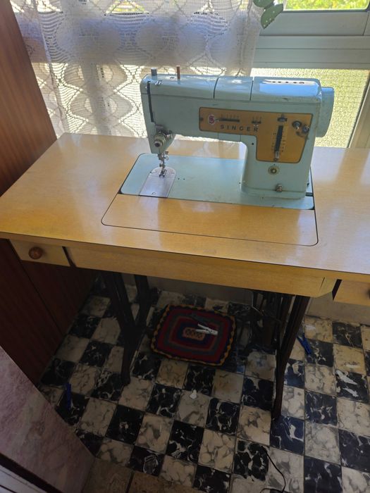 Máquina de Costura Singer