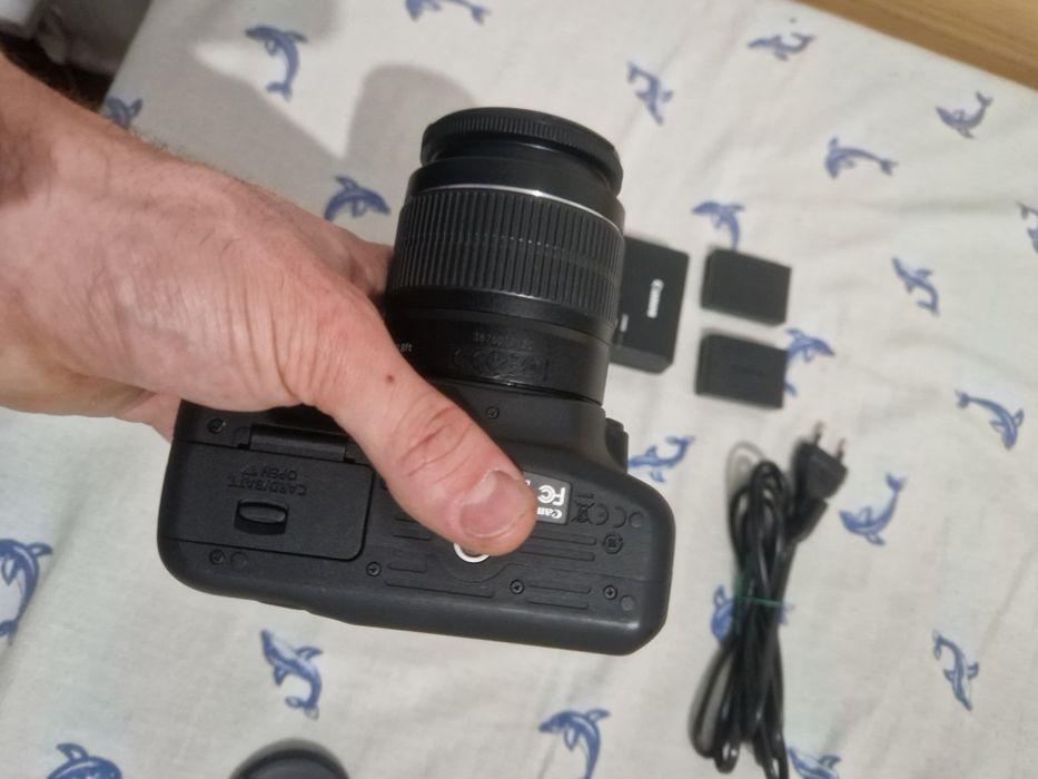 Máquina Fotográfica Canon EOS 1200d + objetiva canon EF-S 18-55mm II