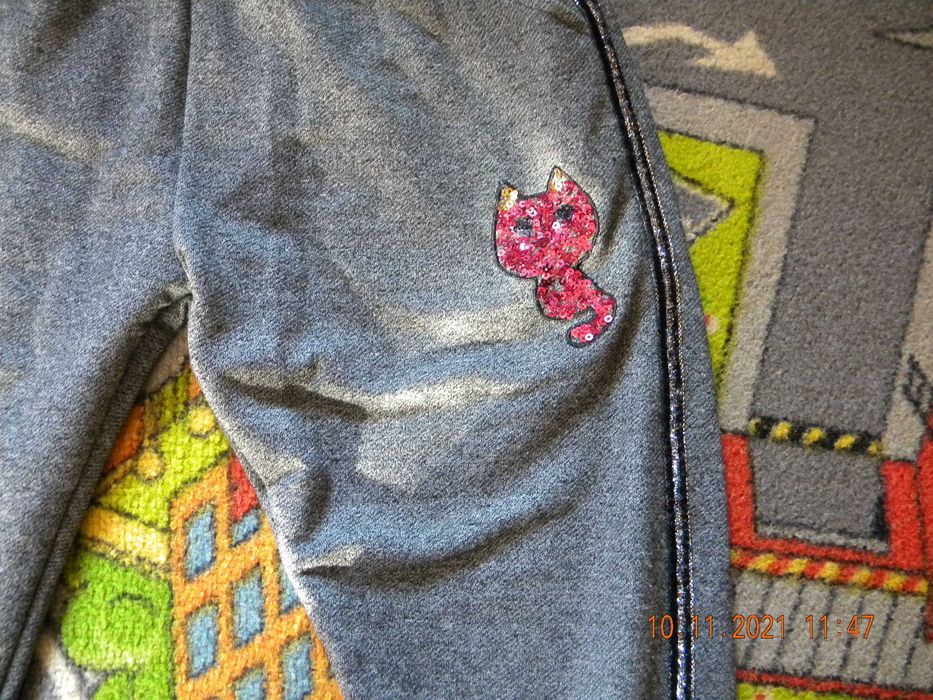 Spodnie dresowe dziewczęce rozmiar 122/128