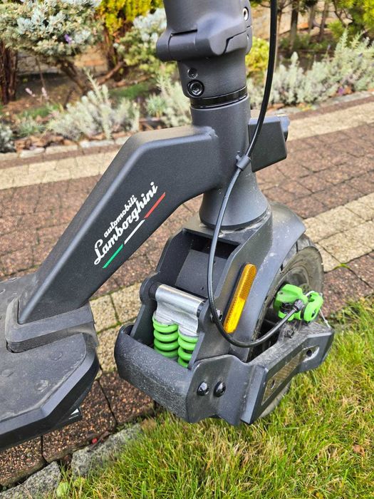 Lambhorghini. Hulajnoga elektryczna