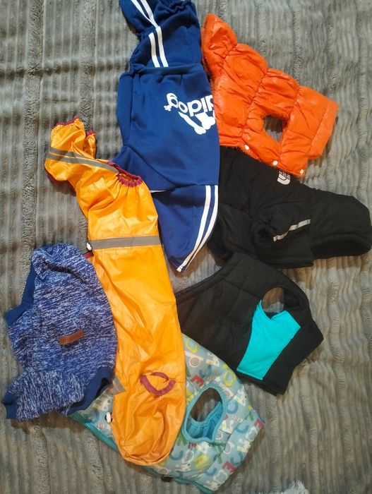 Одяг для собак куртка,жилет,светр