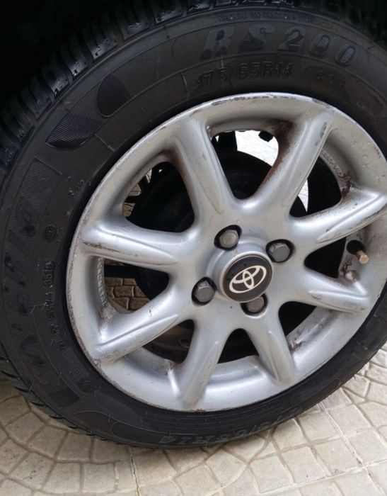 Toyota Corolla 1.9D em bom estado