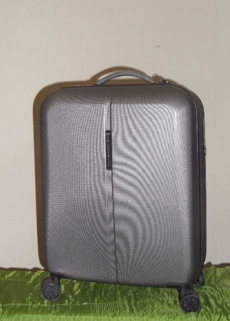 Чемодан пластиковый брендовый GABOL, 4 колеса, 48Х39Х19 см.