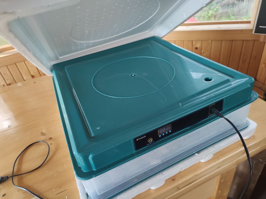 Інкубатор автоматичний Птаха на 130 яєць