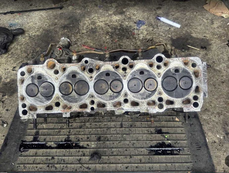 головка блока циліндрів гбц Audi 100 C3 2.0 TD D 069103373S