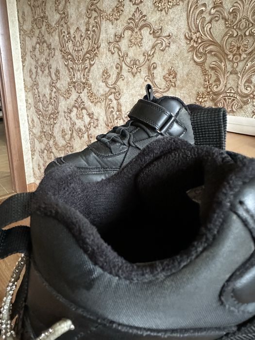 Кросівки на дівчинку