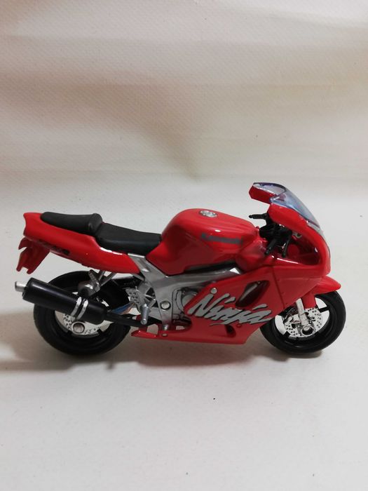 Kawasaki Ninja Zx-7r - Maisto 1:18