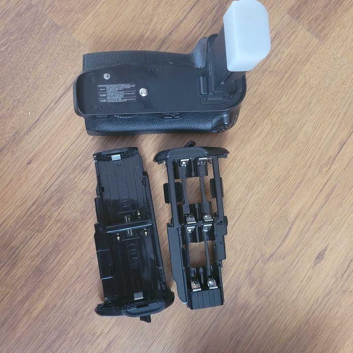 Батарейний блок Neewer BG-E14 для камер Canon 70D/80D/90D із двома змінними лотками