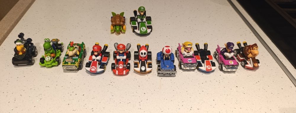 Zestaw autek Hot Wheels Mario Kart (12 sztuk) + Toad gratis