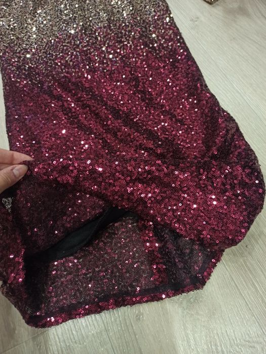 Нарядное платье в идеальном состоянии