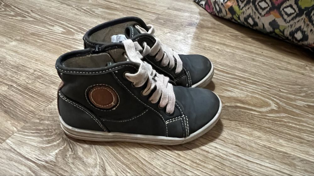 Buty jesienne lekko ocieplane 27 chłopiec