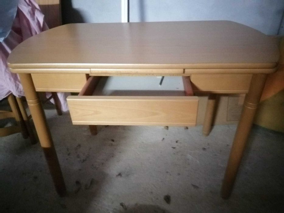 Mesa de cozinha Teka + 4 cadeiras – Excelente estado!