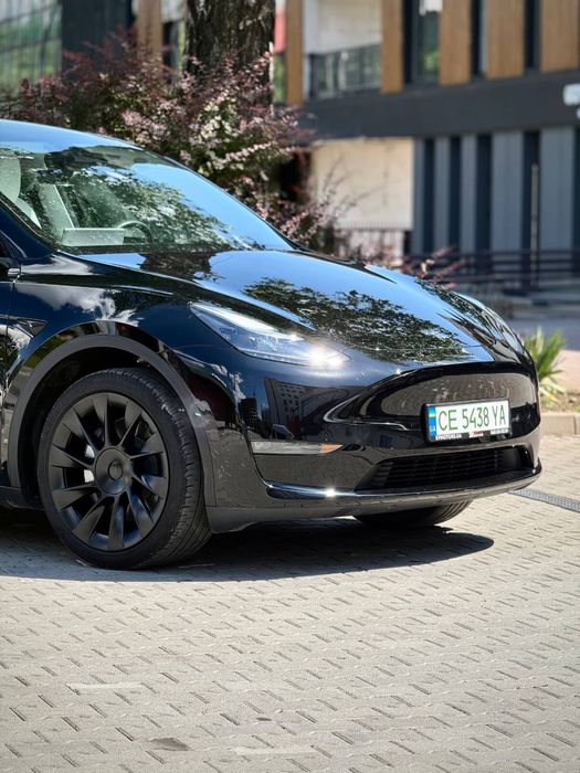 Tesla Y 2024 повний привід