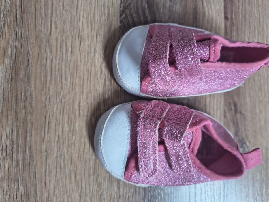 Buty, adidaski niechodki dla dziewczynki