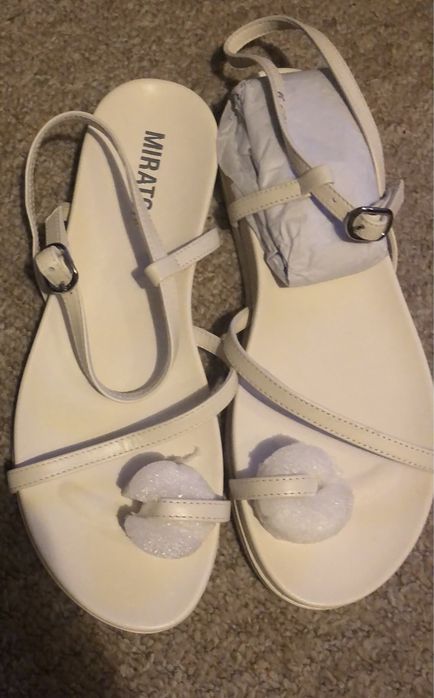 Продам босоніжки.