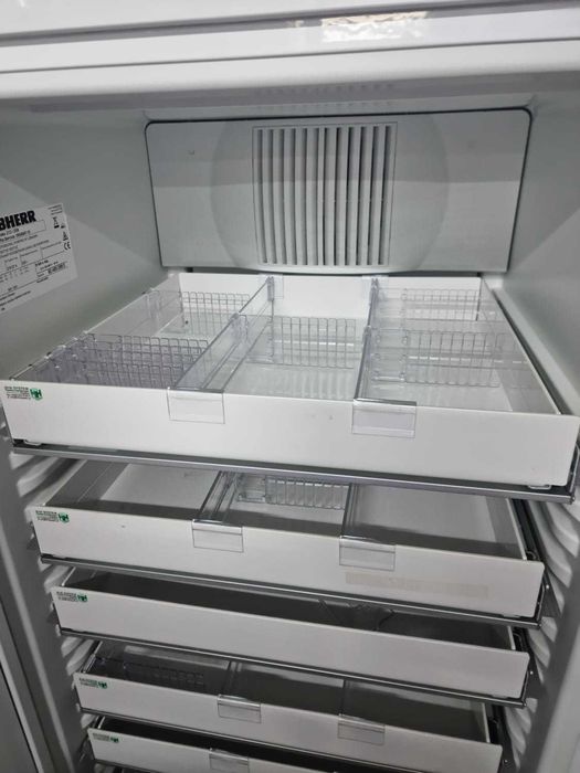 Szafa, chłodziarka farmaceutyczna, laboratoryjna szafowa Liebherr