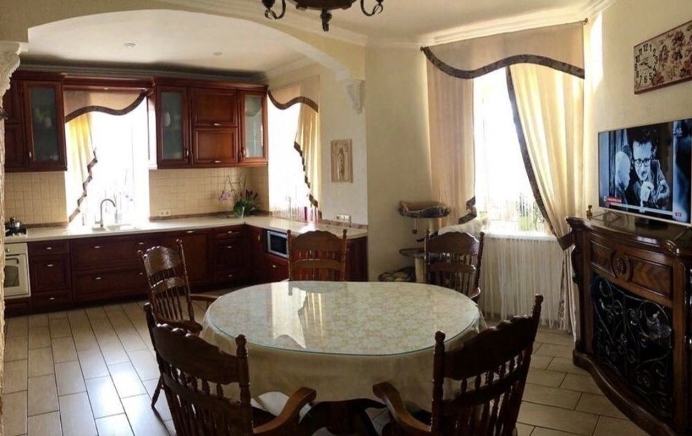 Продам шикарный дом в лесу возле реки