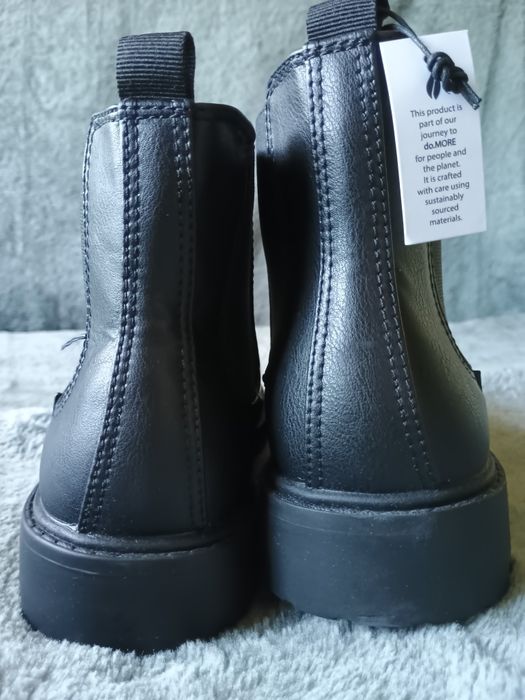 Botki na grubej podeszwie unisex Pier One