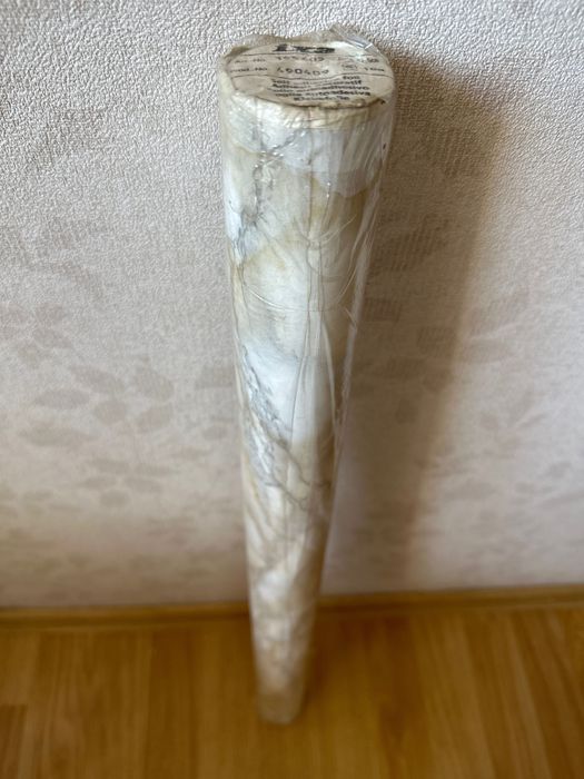 Пленка-самоклеящаяся