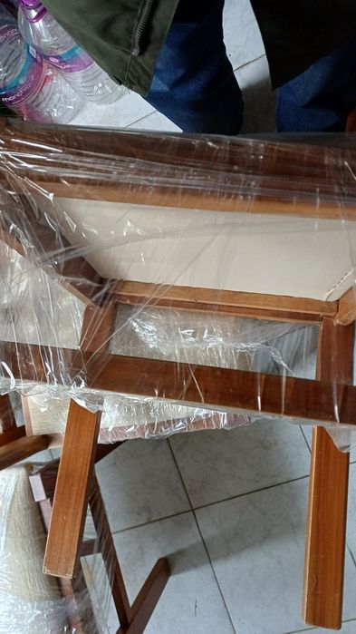 Mesa redonda madeira maciça mogno com 4 cadeiras