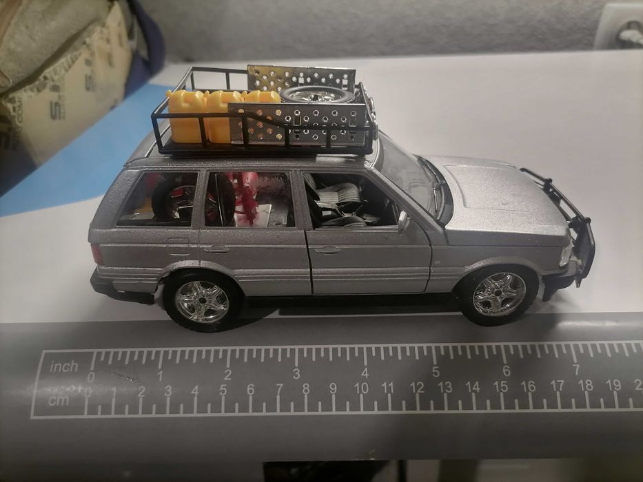 машинка Land Rover Range Rover 2001 1/26 Bburago