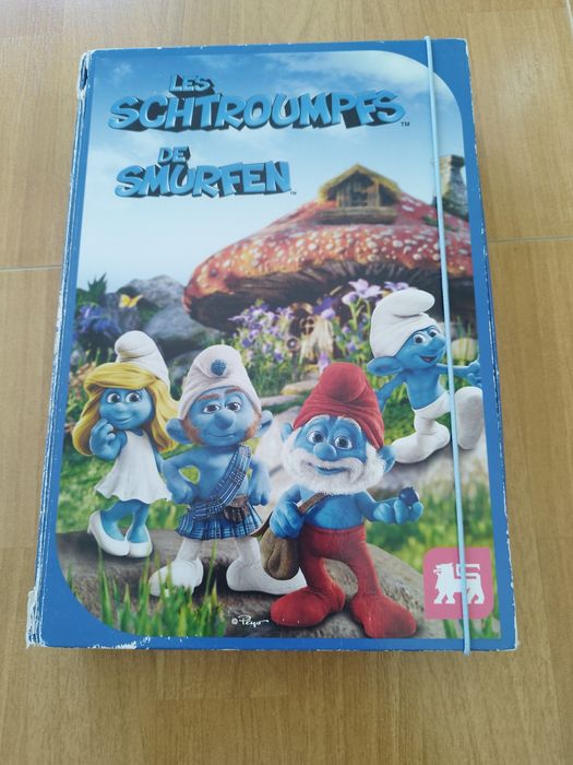 Conjunto de 28 figuras de Smurfs, datadas de 2011.