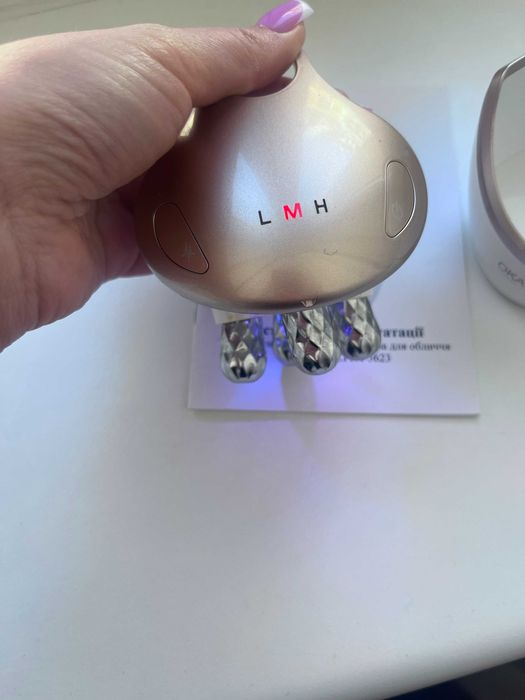 Микротоковый массажер c технологиями RF + EMS + LED терапии