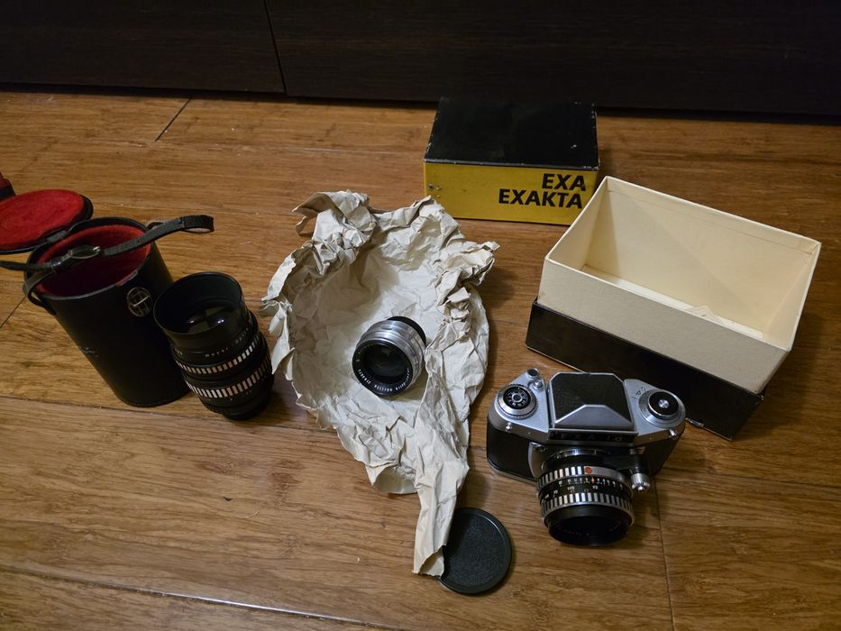 Exakta Exa1b z 3 objektywami