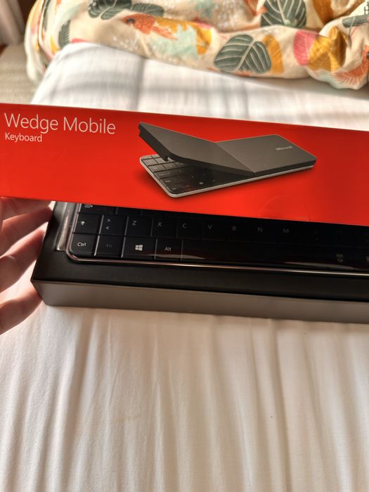 Wedge Mobile Bluetooth Keyboard with Stand64751676180355123
