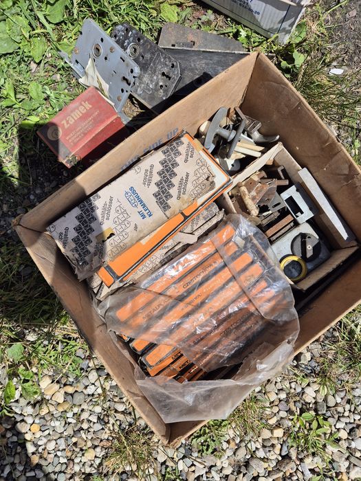 Zamki wpuszczane Metalplast Częstochowa PRL – LEŻAKI MAGAZYNOWE (Karton)
