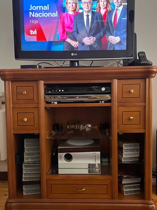 Móvel de TV em madeira