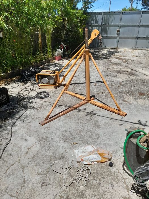 Guincho elétrico giratório de obra – 300 kg