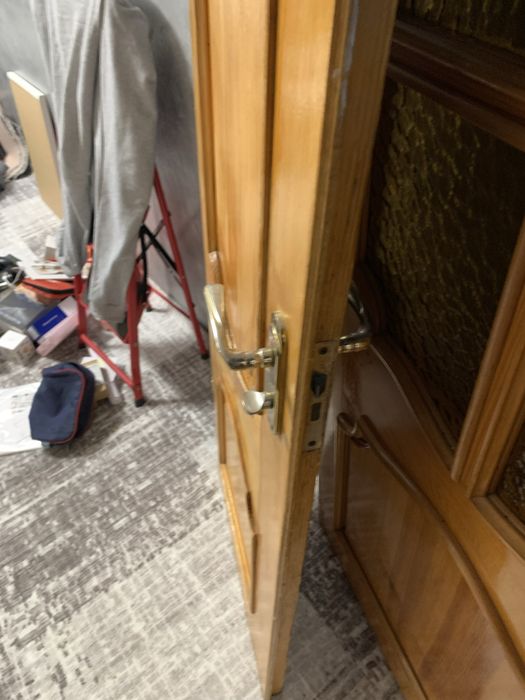 Двері деревяні в туале