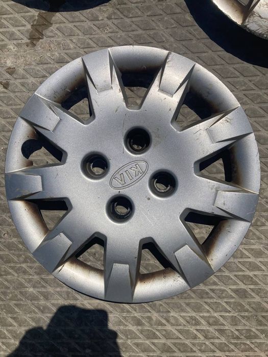 Колпаки для дисков R15 на KIA.