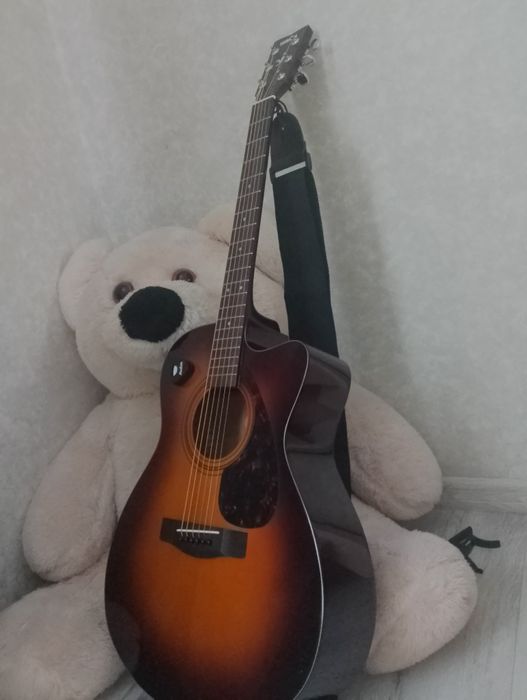 Продам гітару ямаха електроакустична