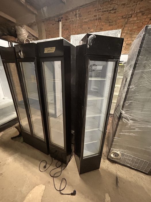 Узкий холодильник витрина для напитков Умка Морозилка