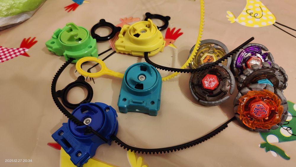 Beyblade, pião e lançador  primeira geração