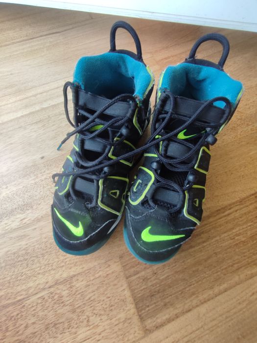 Sapatilhas Nike e botas Timberland