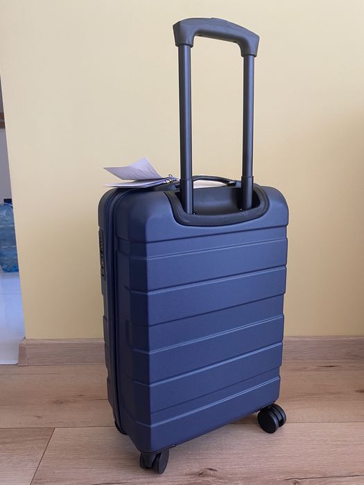 Валіза нова WITCHEN