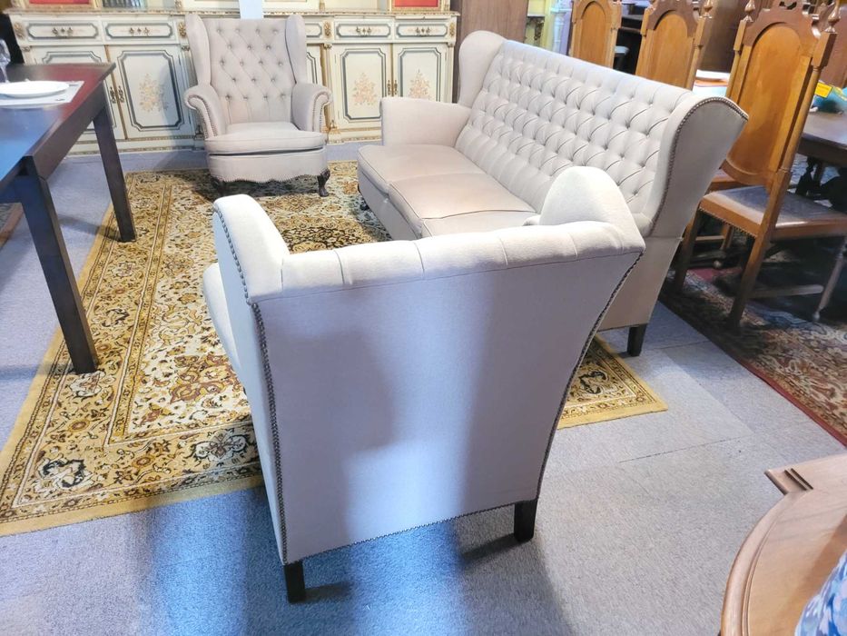 Poltronas antigas de orelhas - sem zonas rasgadas ou danific