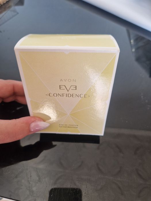 Woda perfumowana AVON- Confidence