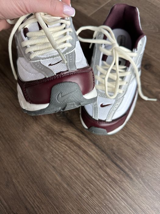 Кросівки жіночі Nike