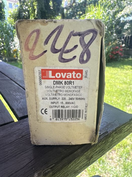 Lovato DMK 80 R1 – Cyfrowy miernik napięcia / przekaźnik nadzorczy DIN