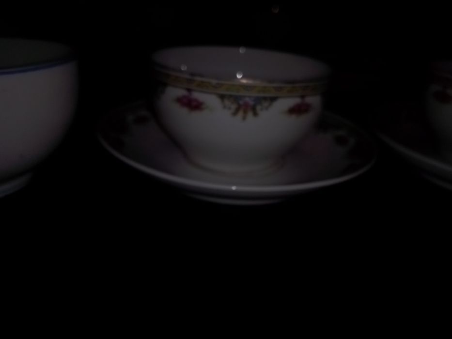 Chávenas e pires e taça