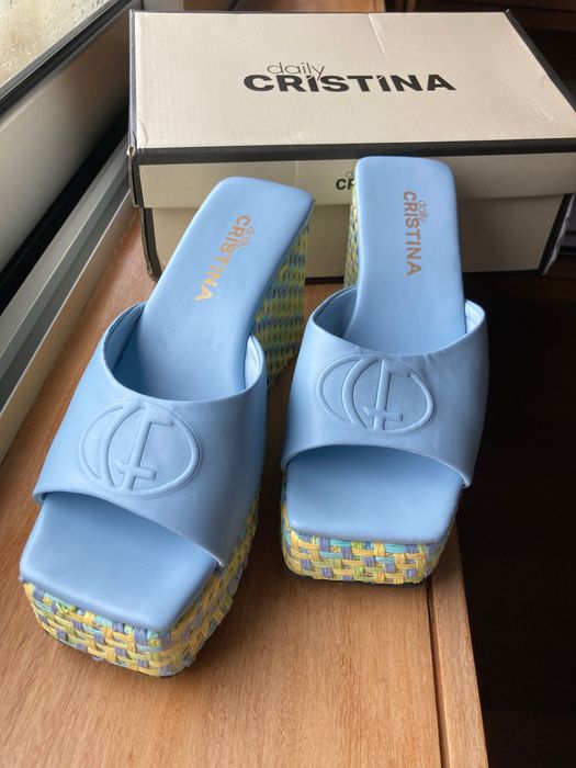 Sandália Cristina Ferreira - estado quase novo usadas 1 vez
