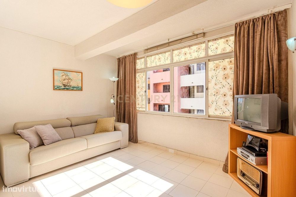 Apartamento com um quarto no centro da cidade, em condomínio fechado c
